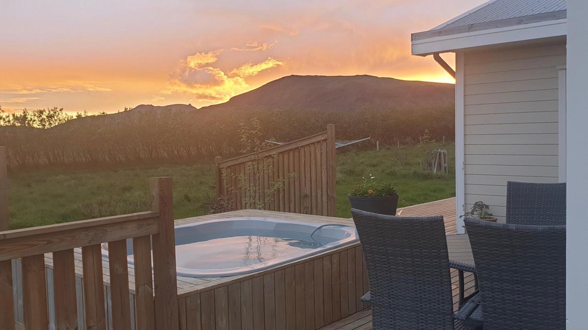 Mithhraun - Lava Resort Midhraun Екстериор снимка